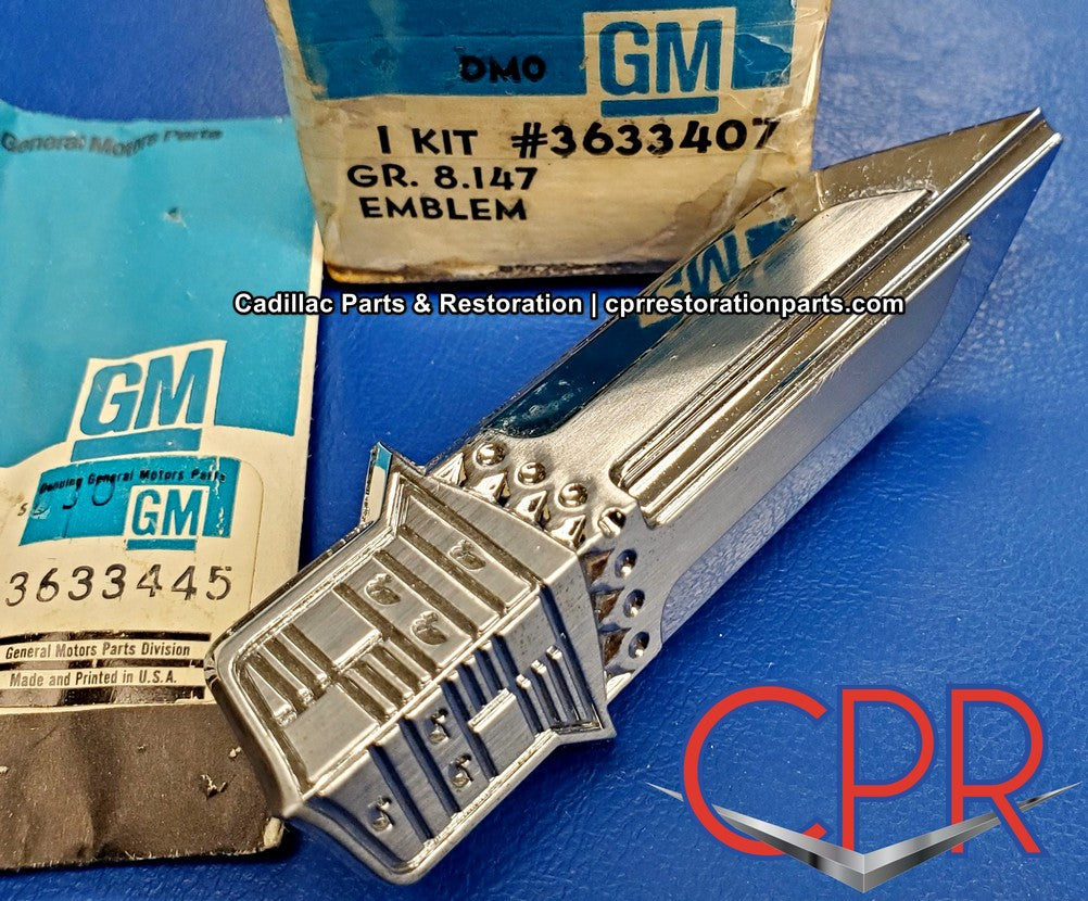 1970 Cadillac Emblem, Front Fender Above Parking Lamp RH NOS CPR